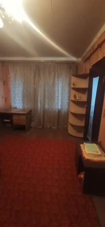 2к кв остановка Шоколад, этаж 1/3, не угловая, цоколь высокий Макеевка