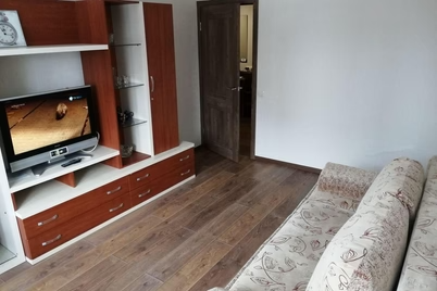 Сдается однокомнатная квартира на 3 этаже, находится в Ворошиловском районе, рядом с Донбасс ареной Донецк