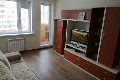 Сдается однокомнатная квартира на 3 этаже, находится в Ворошиловском районе, рядом с Донбасс ареной Донецк