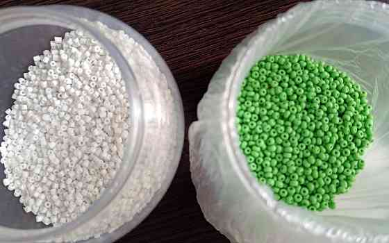 Бисер и клеевые стразы. Донецк