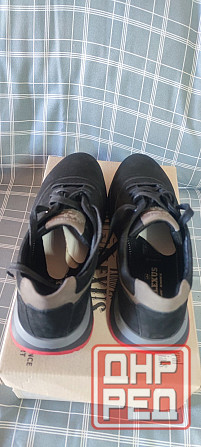 Продам замшевые осенние кроссовки 41 размера. Макеевка - изображение 2