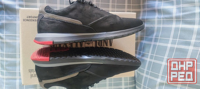 Продам замшевые осенние кроссовки 41 размера. Макеевка - изображение 1