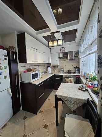 Отличная 2к изумруд Университская Донецк