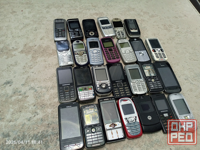 Продам лот кнопочных телефонов Макеевка - изображение 1