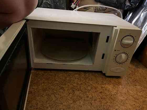 Продам микроволновку на запчасти или под восстановление Макеевка