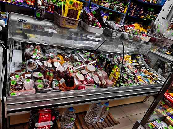Продам холодильную витрину Донецк