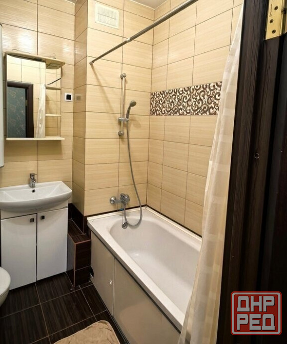 Сдаю однокомнатную квартиру 40.0 м² этаж 3/5 город Донецк, Ленинский район, Цирк Донецк - изображение 2