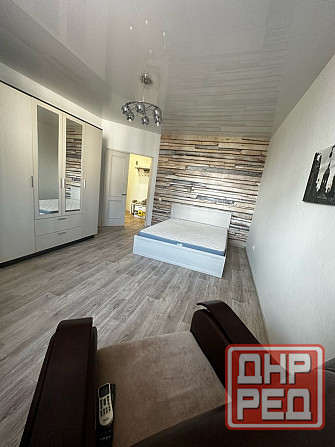 Сдается стильная крупногабаритная однокомнатная квартира в Ворошиловском районе на ул. Университетс Донецк - изображение 3