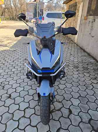 Макси скутер ZONTES 368 G. Торез