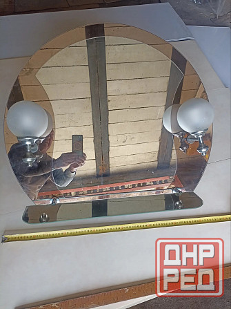 Зеркало в ванную комнату с полочкой и с двумя светильниками Макеевка - изображение 1