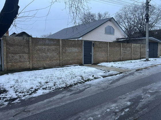 Продается отдельно стоящий, светлый и уютный дом + гараж с входом в дом 105,9 кв.м Собственник Донецк