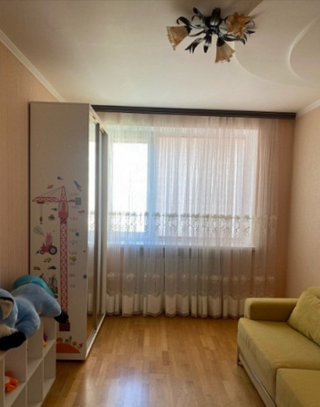 продажа, крупно габаритная 4к кв. на розы люксембург Донецк