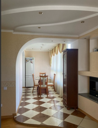 продажа, крупно габаритная 4к кв. на розы люксембург Донецк