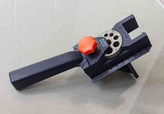 Кондуктор Dubelprofi для сверления отверстий под шканты Донецк