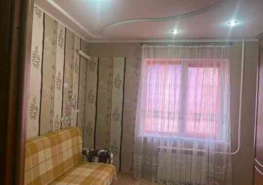 Сдается трёхкомнатная квартира в Калининском районе (ориентир-Обжора) рядом есть всё необходимое: ма Донецк