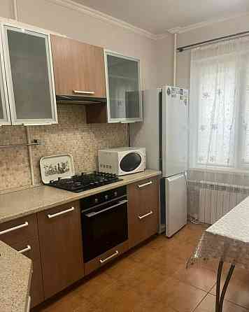 Сдается трёхкомнатная квартира в Калининском районе (ориентир-Обжора) рядом есть всё необходимое: ма Донецк