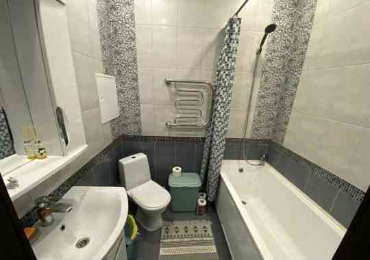 Сдаю однокомнатную квартиру 40.0 м² этаж 3/8 Ворошиловский район, Крытый рынок Донецк