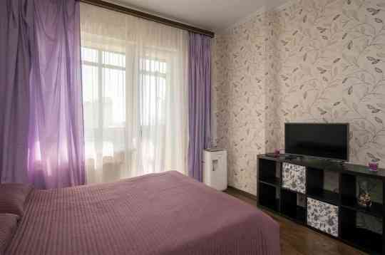 Предлагаем на длительный срок 1-комнатную квартиру на Набережной улице, 33 Донецк