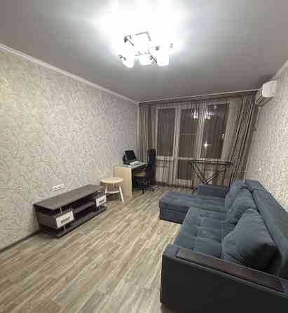 Сдаётся двухкомнатная квартира в Калининском районе города Донецка, бульвар Шахтостроителей. Донецк