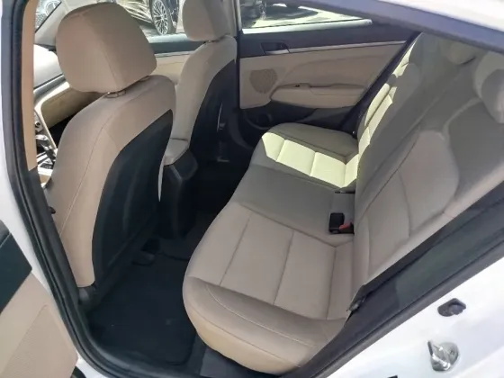 HYUNDAI ELANTRA Донецк