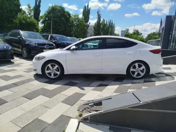HYUNDAI ELANTRA Донецк
