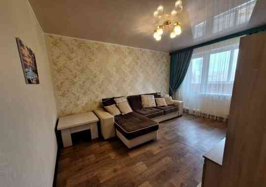 двухкомнатную квартиру в одном из центральных районов города Донецк