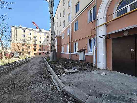 Продаётся светлая двухкомнатная квартира на четвертом этаже пятиэтажного дома сталинского проекта по Мариуполь