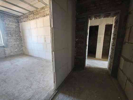 Продаётся светлая двухкомнатная квартира на четвертом этаже пятиэтажного дома сталинского проекта по Мариуполь