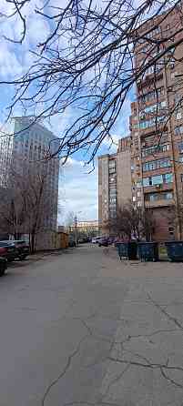 Продам тёплую 4-х комнатную квартиру в Калининском р-не, ориентир Молоко, Мединститут. Кирпичный дом Донецк