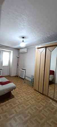 Продам тёплую 4-х комнатную квартиру в Калининском р-не, ориентир Молоко, Мединститут. Кирпичный дом Донецк