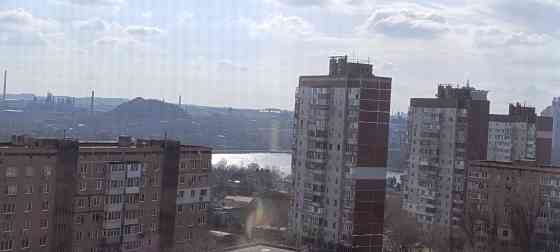 Продам тёплую 4-х комнатную квартиру в Калининском р-не, ориентир Молоко, Мединститут. Кирпичный дом Донецк