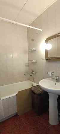 Продам тёплую 4-х комнатную квартиру в Калининском р-не, ориентир Молоко, Мединститут. Кирпичный дом Донецк