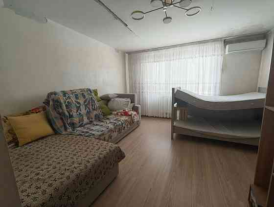 Продаётся уютная четырехкомнатная квартира - на комфортном втором этаже девятиэтажного дома. Мариуполь