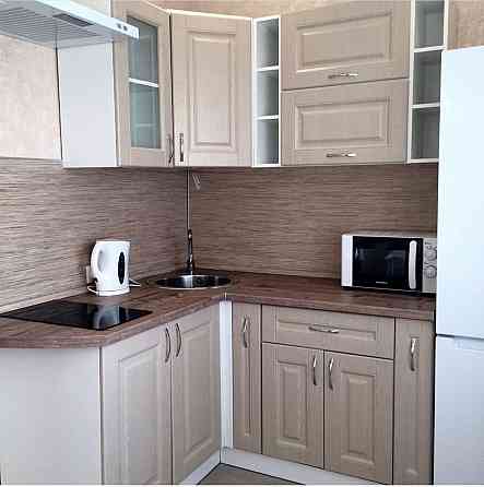 Сдаю 1комнатную квартиру в 17 мкр, Мариуполь. Со всей мебелью и техникой: спальное место, плазменный Мариуполь