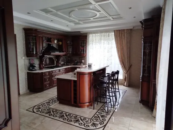 Продам шикарный дом в центре Донецк