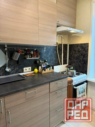 Сдаётся уютная и тёплая однокомнатная квартира в кирпичном доме в Пролетарском районе. Донецк - изображение 5