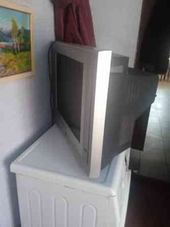 Продам телевизор 400 Макеевка