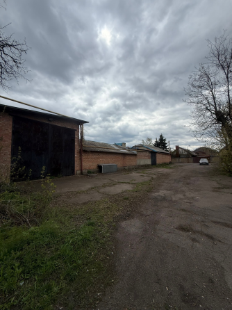 Продаётся комплекс: склады с жилым домом на приватизированном участке в 50 соток Донецк