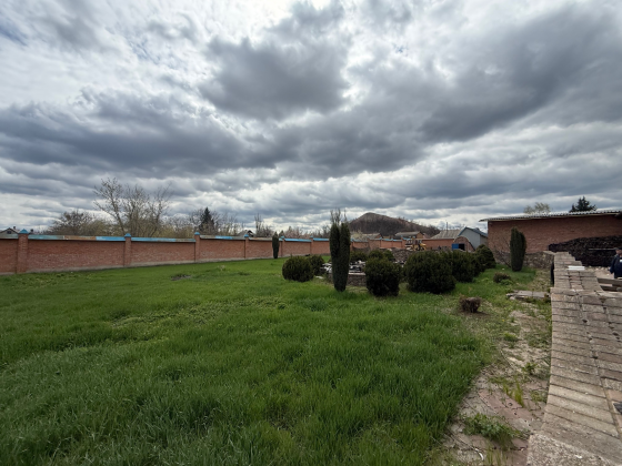 Продаётся комплекс: склады с жилым домом на приватизированном участке в 50 соток Донецк