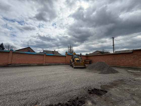 Продаётся комплекс: склады с жилым домом на приватизированном участке в 50 соток Донецк