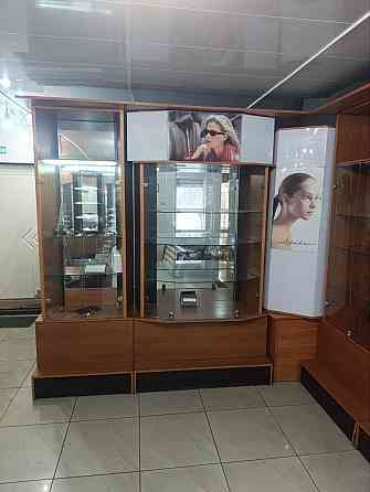 в продаже торговые витрины и столы. имеют современный внешний вид и легко впишутся в любой интерьер. Донецк