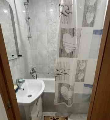 Сдам евро двушку в Киевском районе, районе Северного, рядом магазины и остановки. Донецк