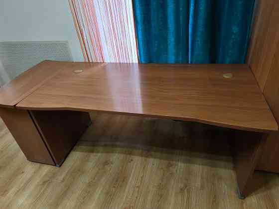 Стол и тумбочка Донецк