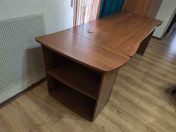 Стол и тумбочка Донецк