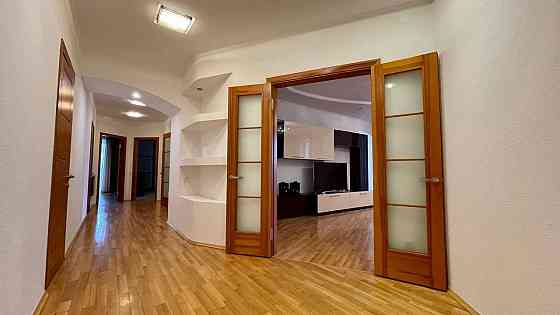 Сдается просторная трехкомнатная квартира в Буденовском районе! Донецк