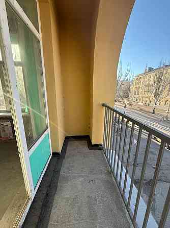 Продается двухкомнатная квартира сталинка в центре Мариуполя. Мариуполь