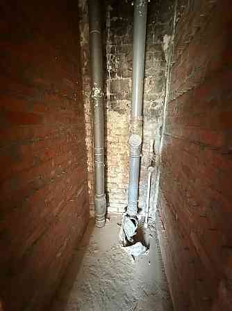 Продается двухкомнатная квартира сталинка в центре Мариуполя. Мариуполь