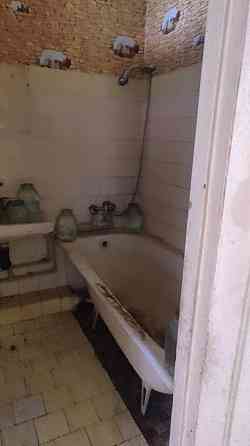 Продам 2-кв .,центр ,обл.администрация ,ул.артема Донецк