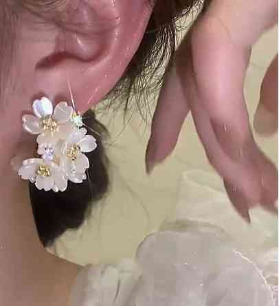 Абсолютно новые красивые серьги Донецк