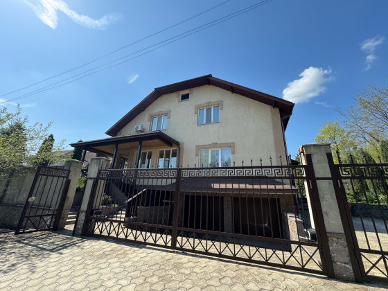 Продажа Коттеджа 450 кВ с Приватизированной Землёй в Донецке! Ул. Квиринга Донецк